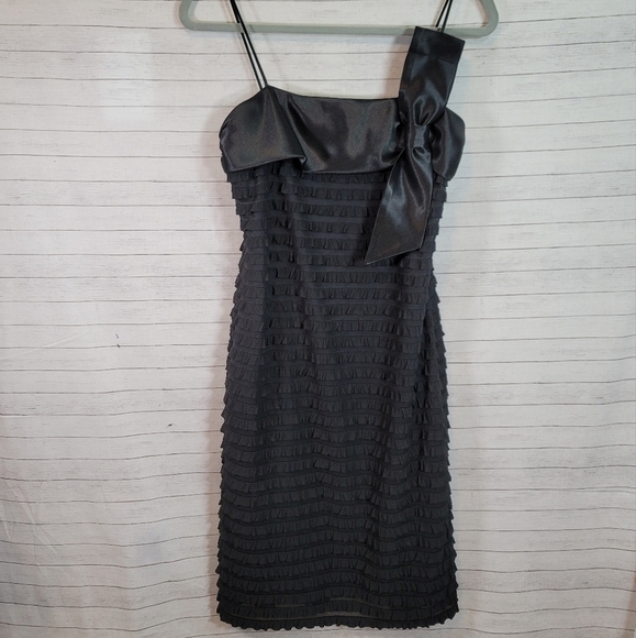 VINTAGE JOSEPH RIBKOFF RUFFLE TIERED LITTLE BLACK DRESS, W FRONT SATIN BOW, SZ 8 - Picture 3 of 14